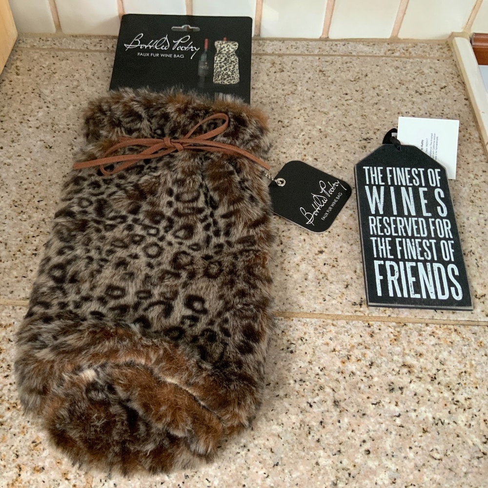 NWT Luxury Faux Fur Wine Bag & Bottle Tag